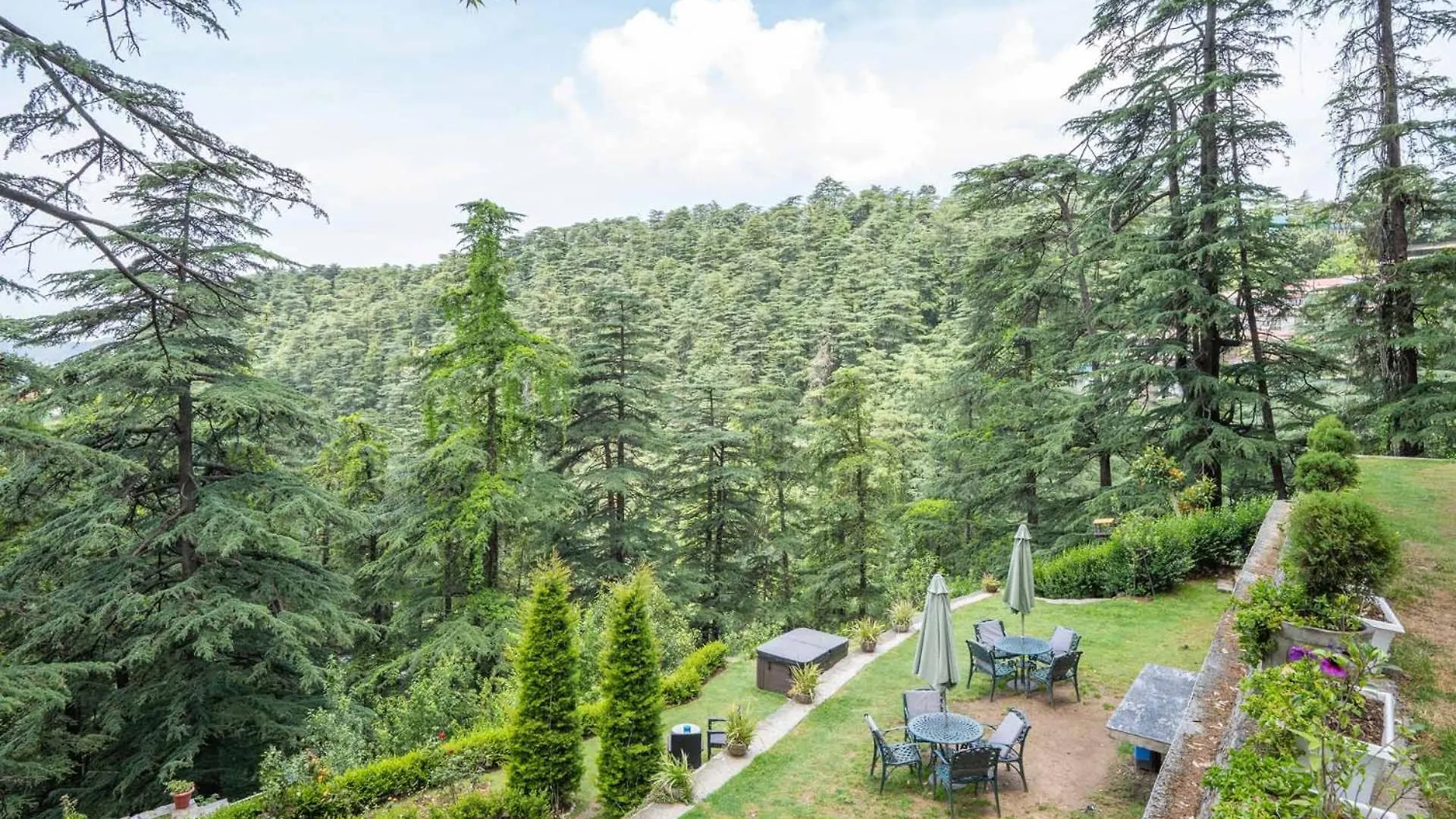 Villa Stayvista At Pine Estate With Outdoor Jacuzzi Shimla