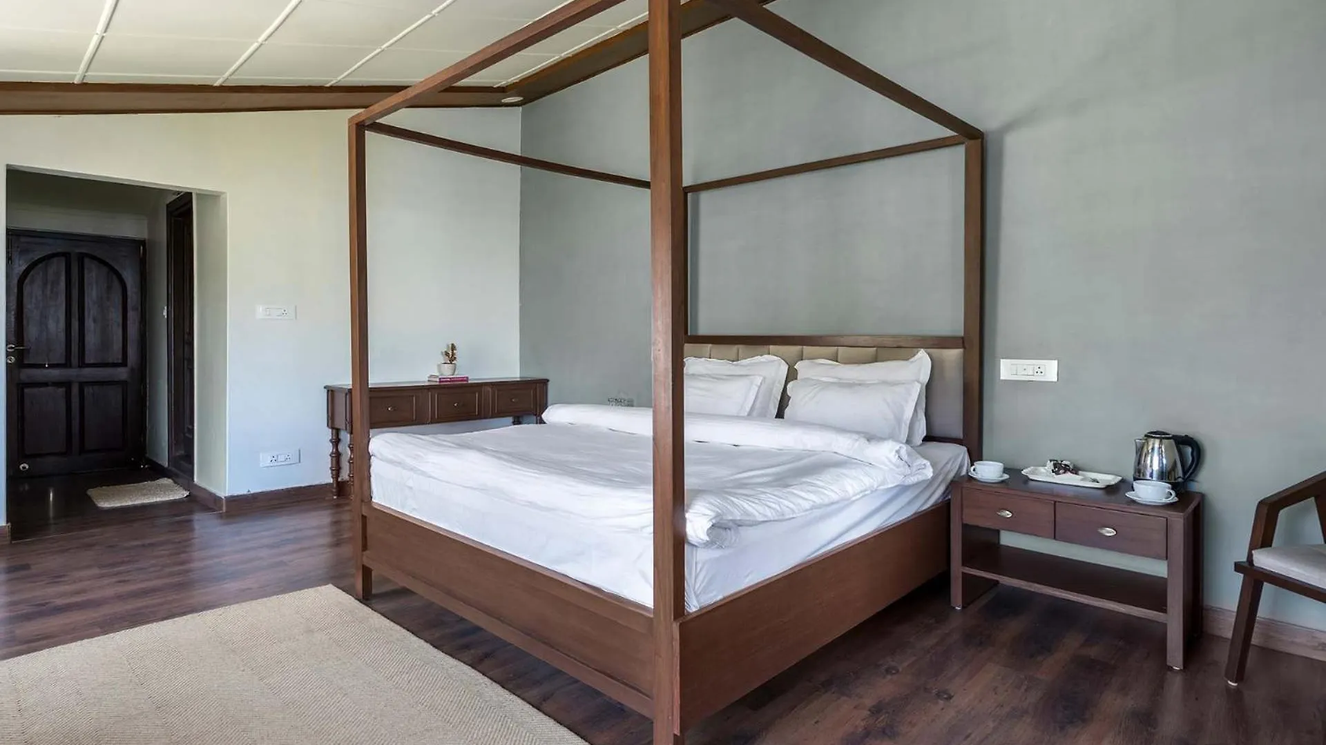 Villa Stayvista At Pine Estate With Outdoor Jacuzzi Shimla