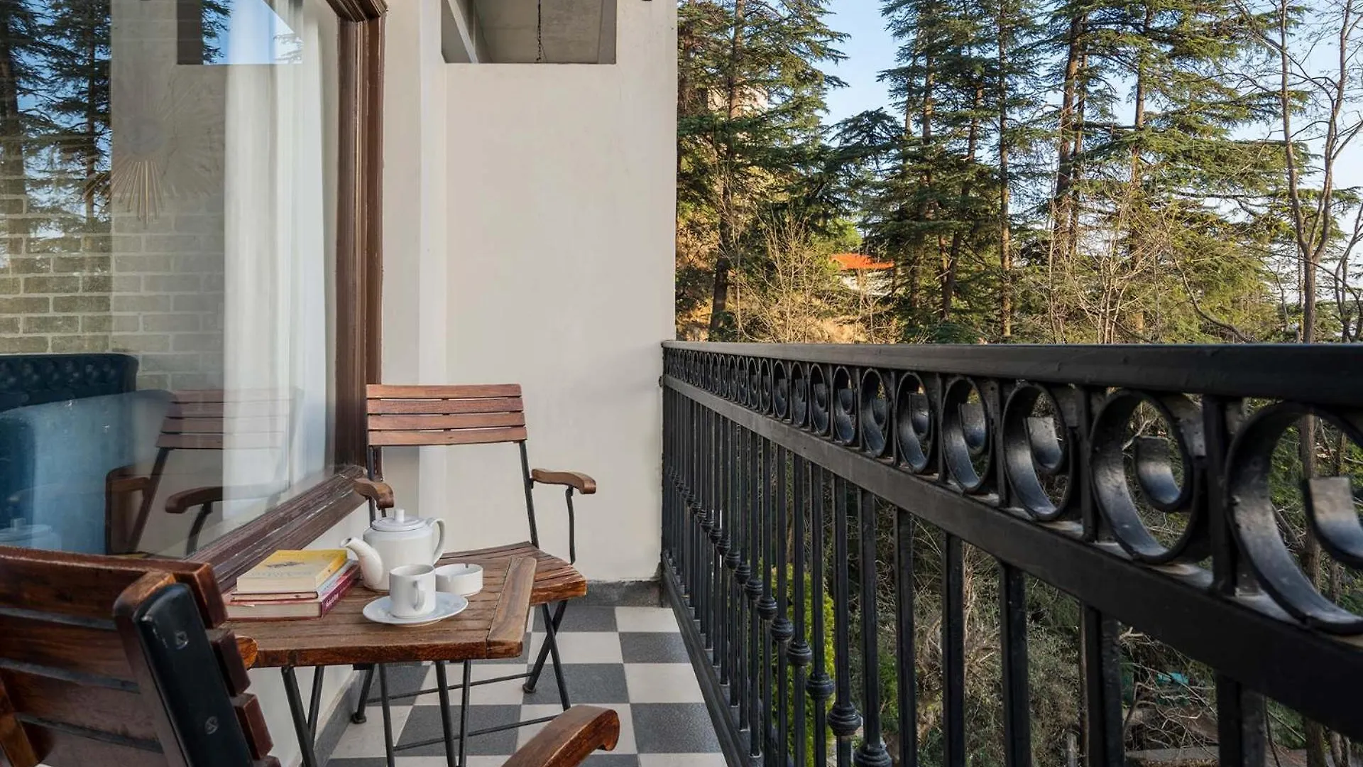 Stayvista At Pine Estate With Outdoor Jacuzzi Shimla